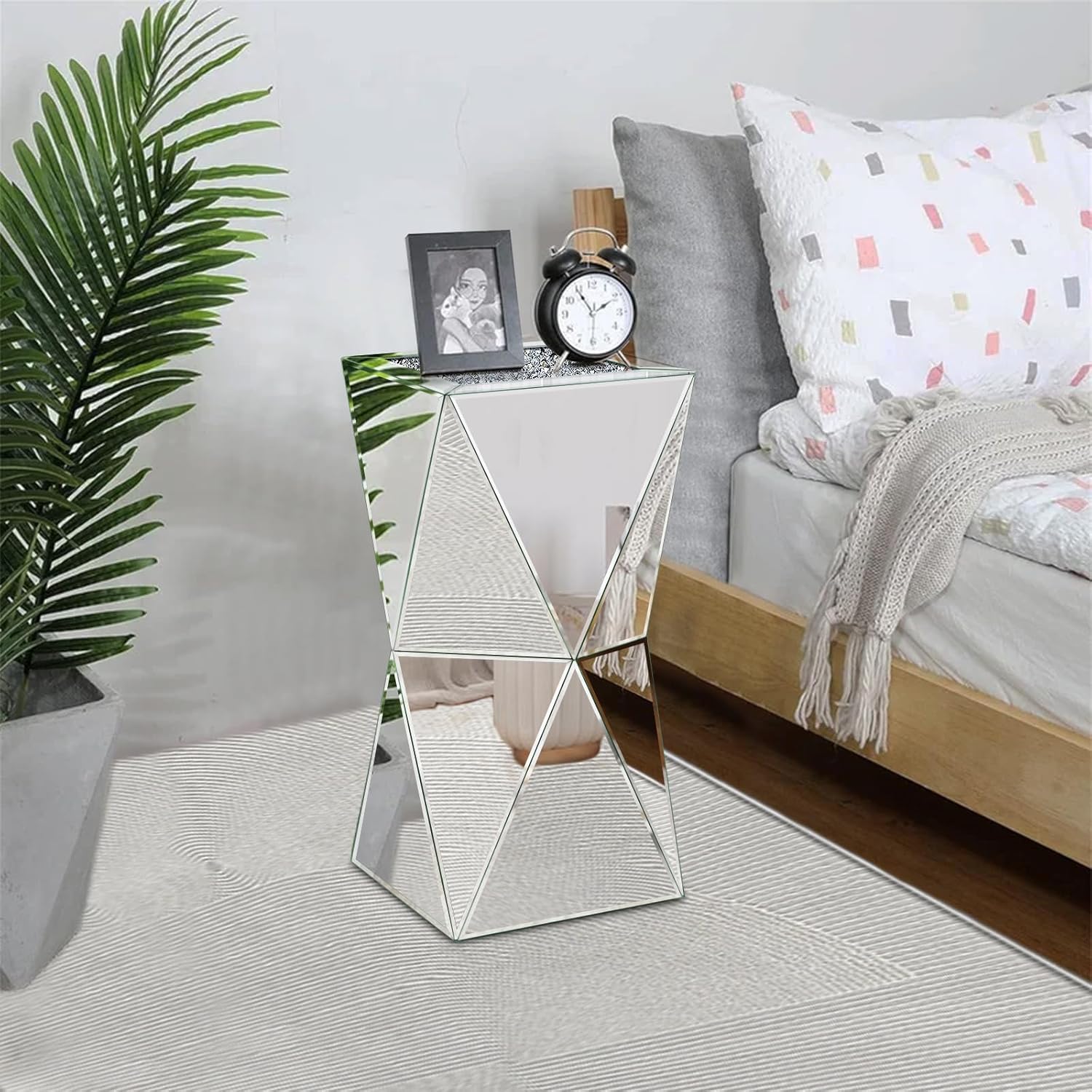 Pregaspor Sliver Mirrored End Table, Crushed Diamond Top Accent Side Table